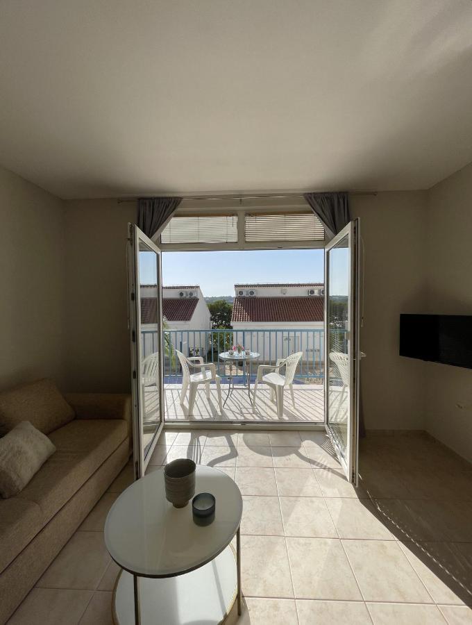 Illyrian Resort Милна Екстериор снимка
