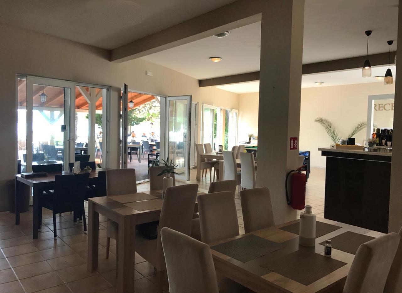 Illyrian Resort Милна Екстериор снимка