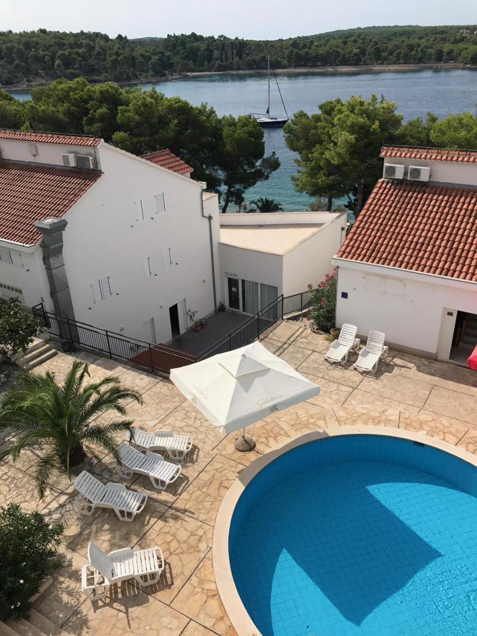 Illyrian Resort Милна Екстериор снимка