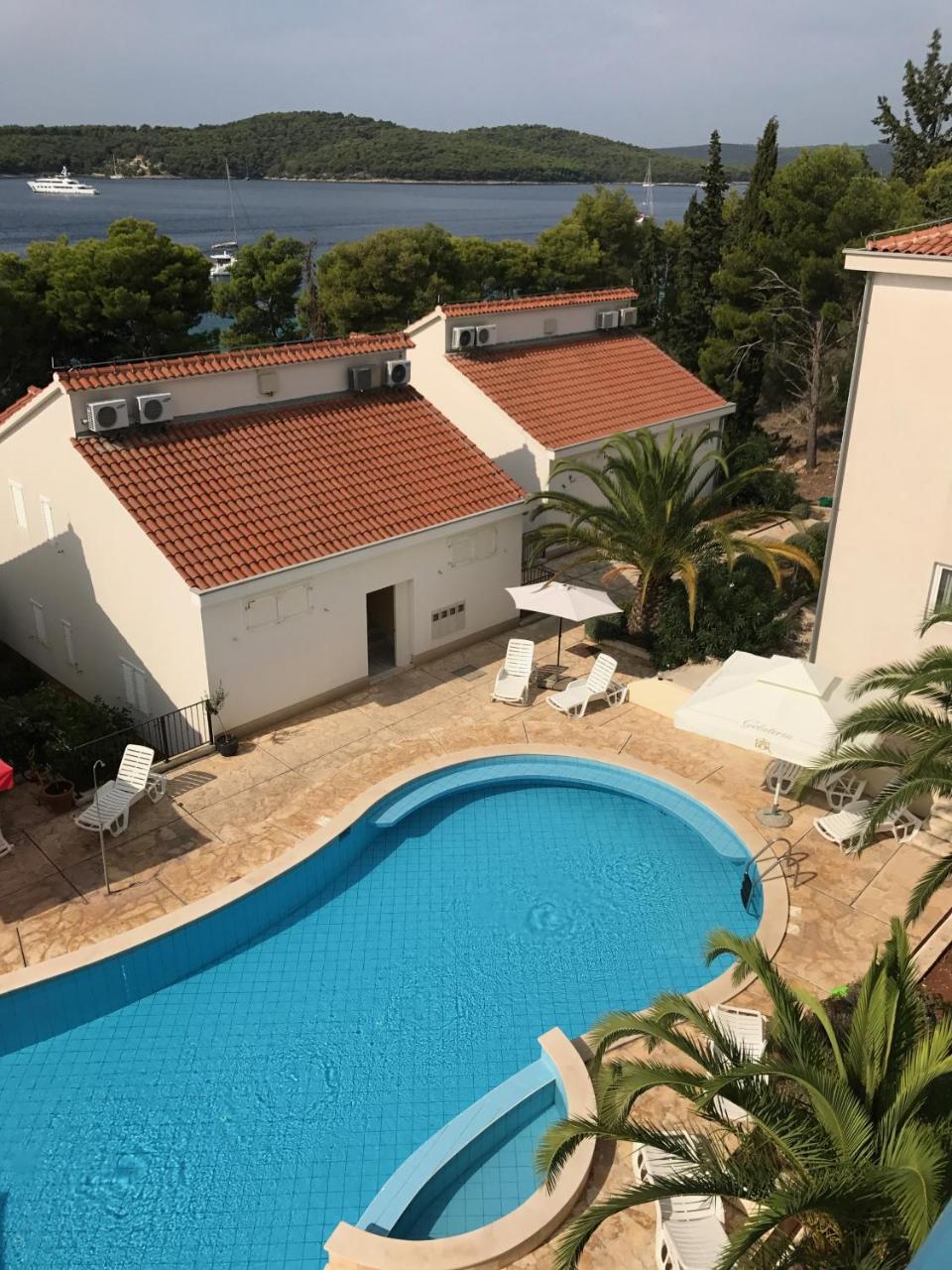 Illyrian Resort Милна Екстериор снимка